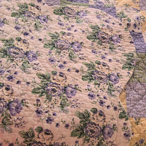 King size quilt - Picture 2 of 3